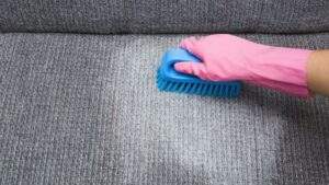 nettoyer un canapé en tissu