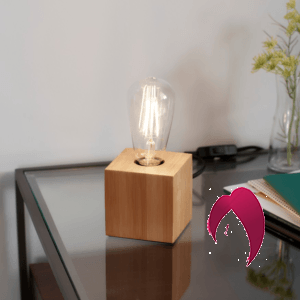 Une lampe en bois épurée