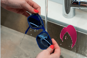 Nettoyer ses lunettes de soleil en 4 étapes simples