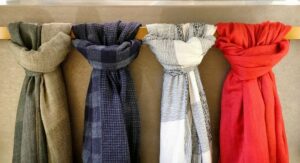 7 astuces pour ranger ses écharpes et foulards