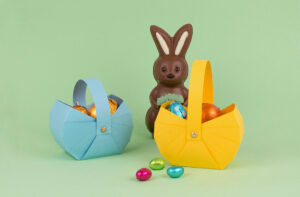 Panier de Pâques en papier coloré : simple et amusant !