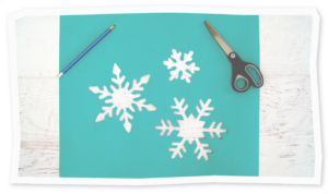 Des flocons pour décorer la fenêtre