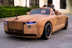 une Rolls-Royce en bois