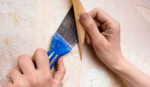 Comment décoller un papier peint efficacement ?