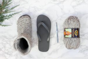 Avec une paire de tongs et un peu de laine