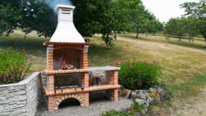 construire un barbecue en briques