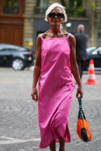 7 couleurs de vêtements qui vous vieillissent… et celles qui vous rajeunissent !
