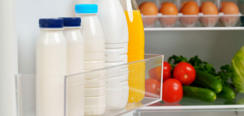 Mettre Le Lait Dans La Porte Du Frigo
