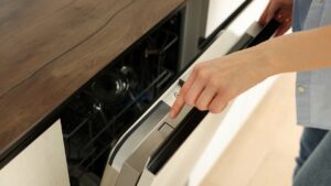 Le bouton méconnue du lave-vaisselle pour économiser de l’énergie et de l’argent