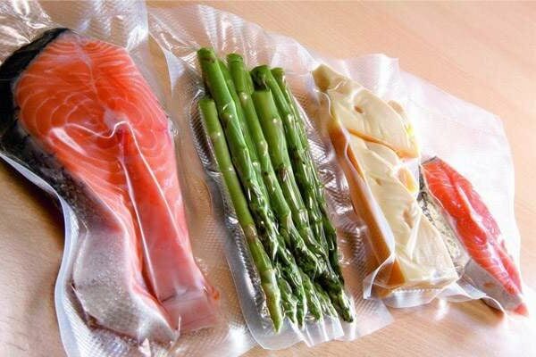 Comment mettre vos aliments sous vide sans machine ni aspirateur ?