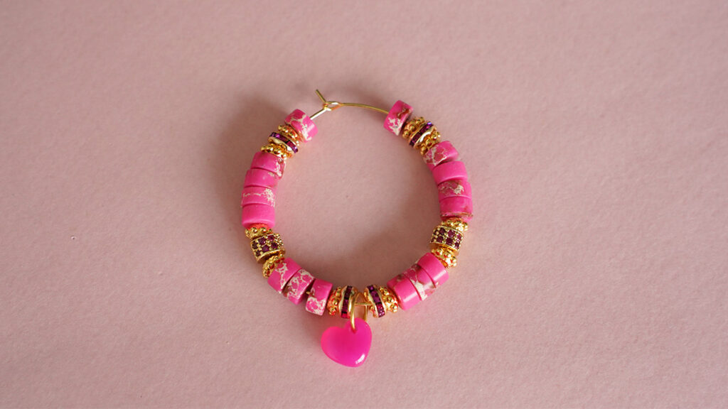 ✨ DIY créoles en perles de régalite rose