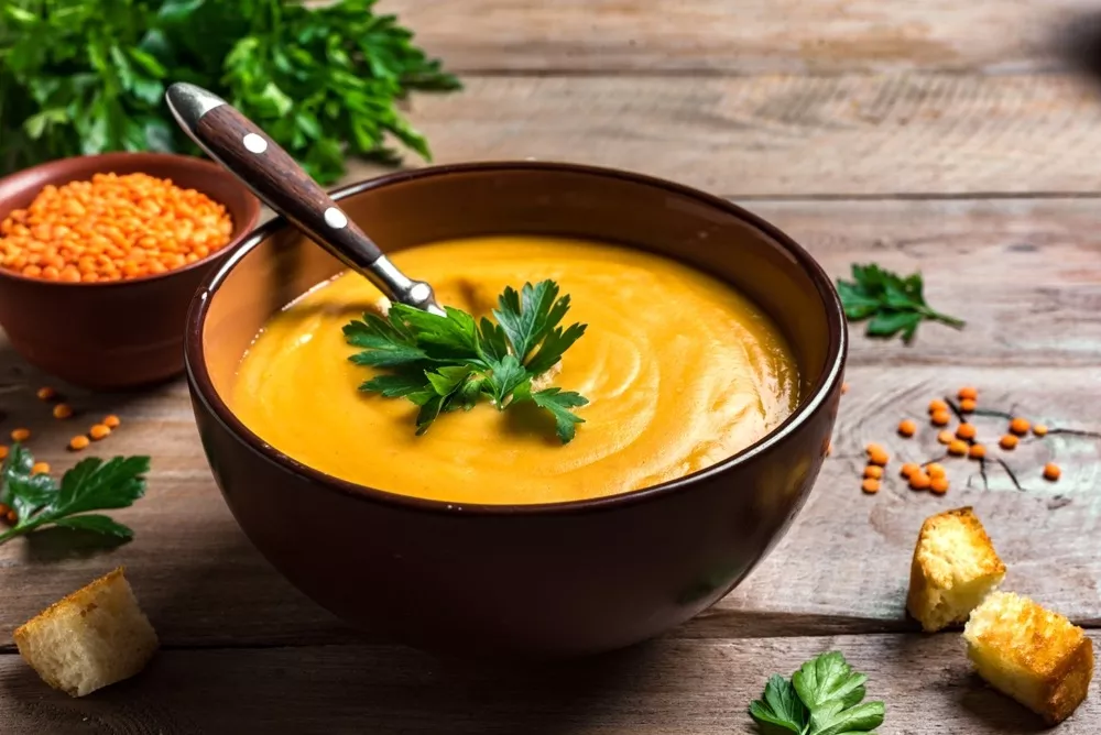 Soupe de carotte, curcuma et lentilles corail : une recette savoureuse ...