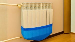 un sac sur le radiateur