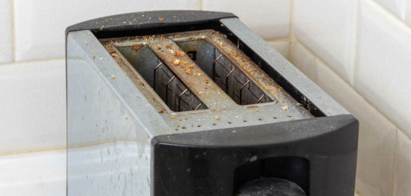 nettoyer l’intérieur d’un grille-pain