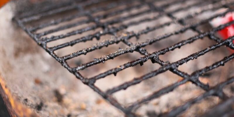 nettoyer la grille du BBQ