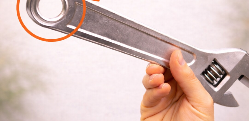 la partie située à l’extrémité d’une clé à molette