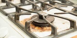 Astuce efficace pour nettoyer autour des brûleurs de gaz