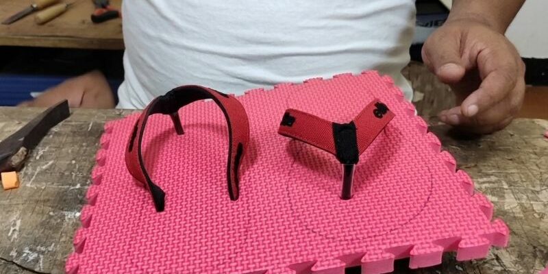 Tongs tapis mousse simples et confortables